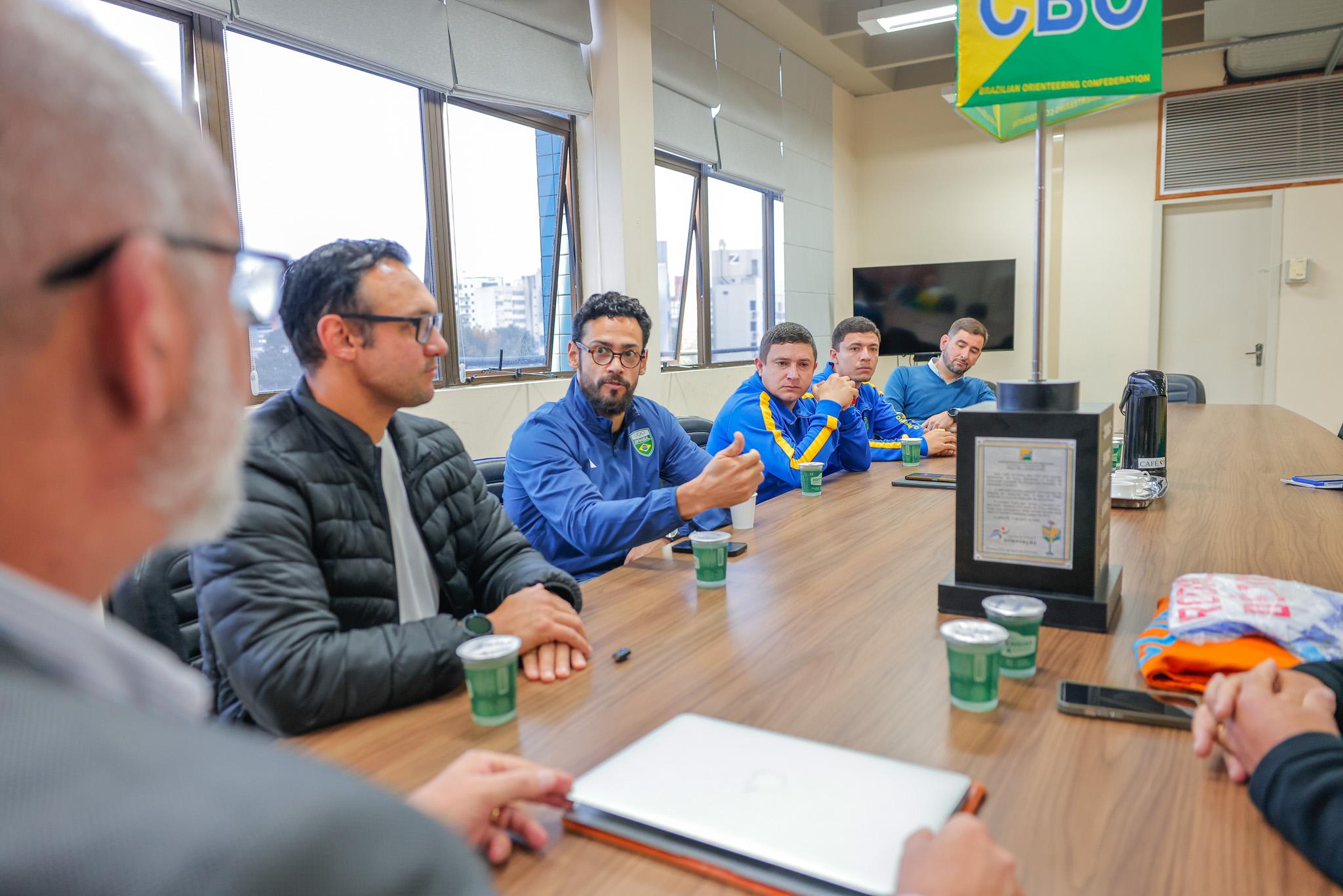 Tricampeão brasileiro, Clube de Orientação de Santa Maria é homenageado no Gabinete do Prefeito
